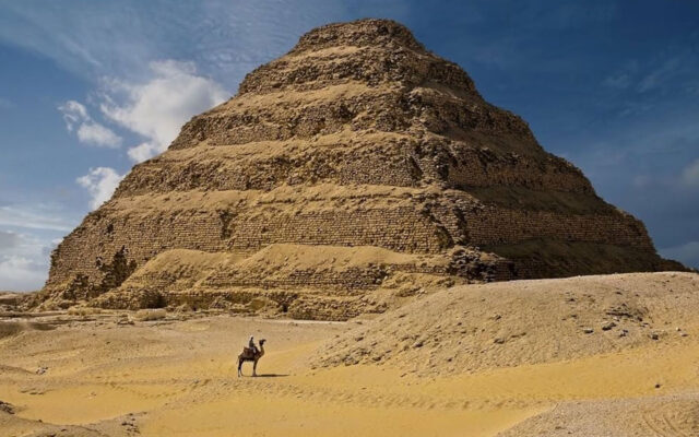 百夫長旅遊_非洲_埃及_左賽爾階梯金字塔-Pyramid-of-Djoser_L