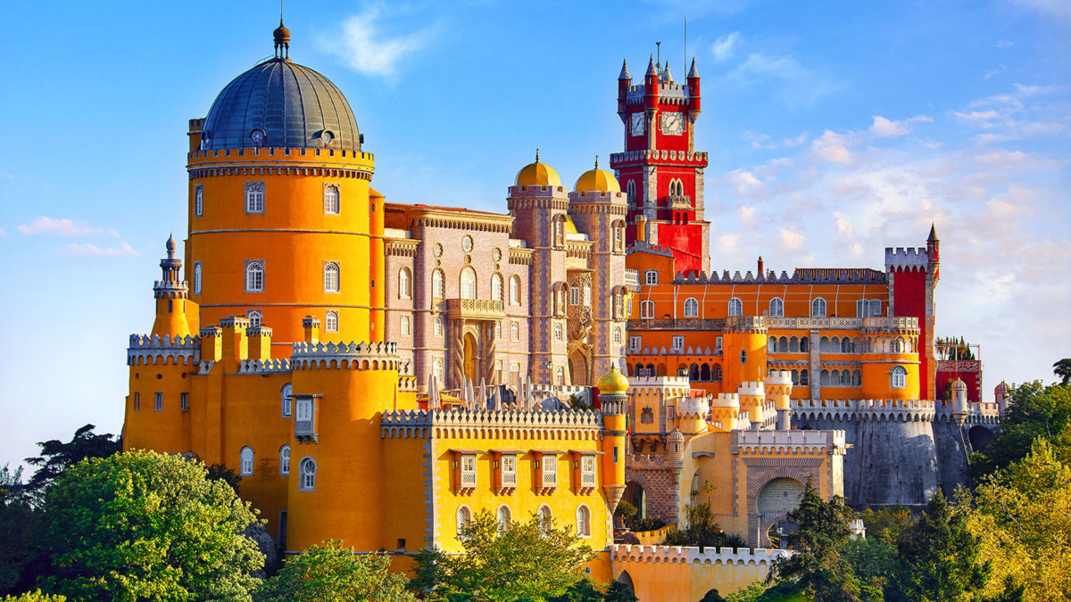 shutterstock_1123216643-Palace-of-Pena-in-Sintra辛特拉葡萄牙-M-1200x675