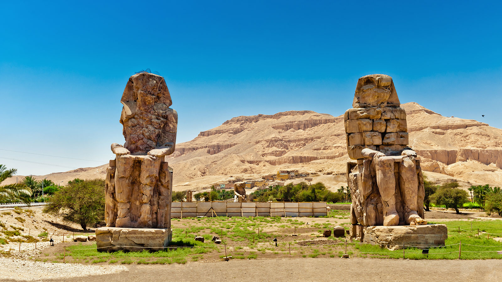 百夫長旅遊_非洲_埃及_古老的守護者 門農巨象 Colossi of Memnon